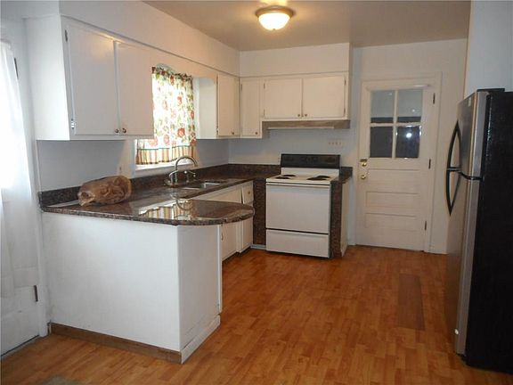 5th image of 6302 N Burlington Ave