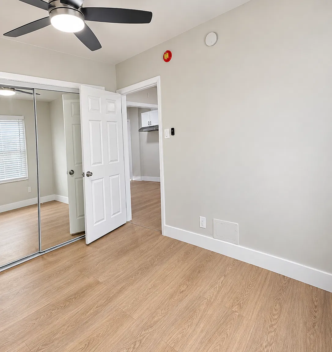 **1 Month Free 250 Amazon Gift Card** South la 1-Bedroom With Equipped Kitchen, Included Parking,... — Photo 4
