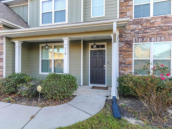 3rd image of 319 Clearwater Ln