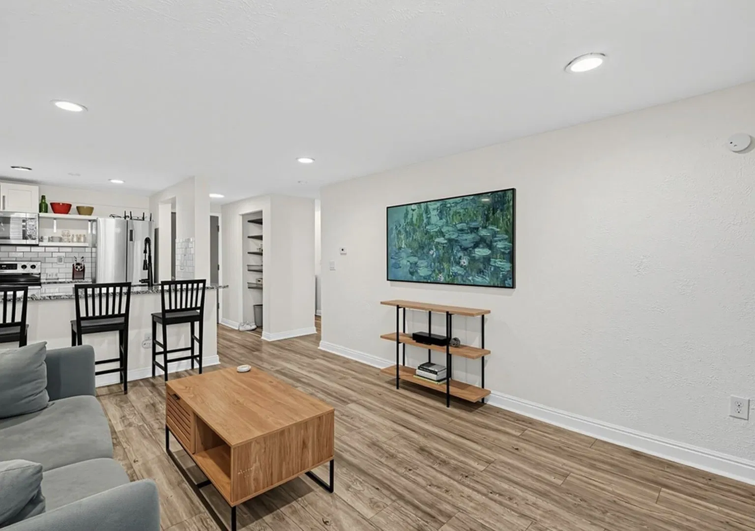 Pet Friendly Condo in Capital Hill With Off Street Parking — Photo 2
