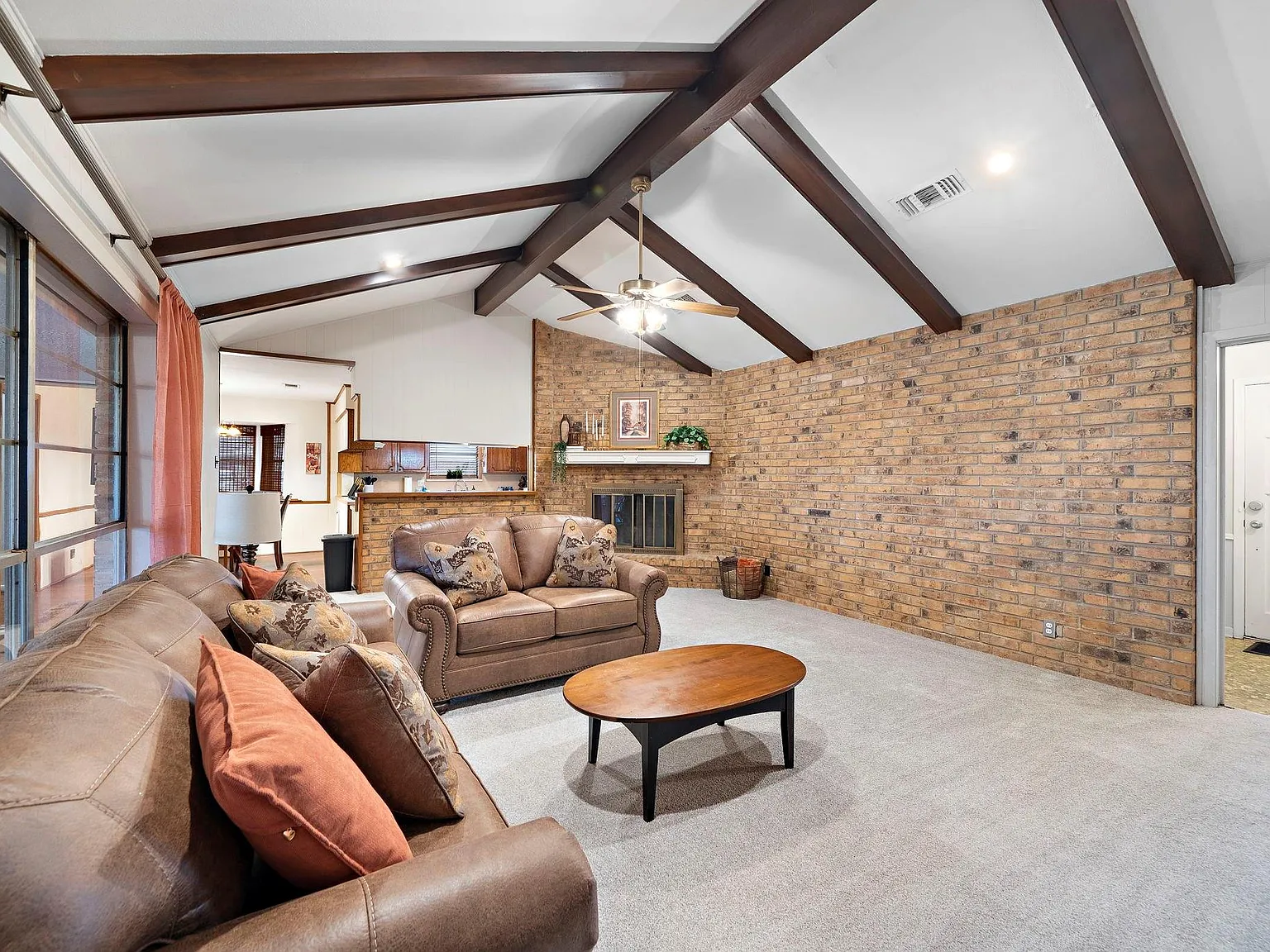 3 bed, 2.5 bath, 2732 sqft, $3,495 — Photo 4