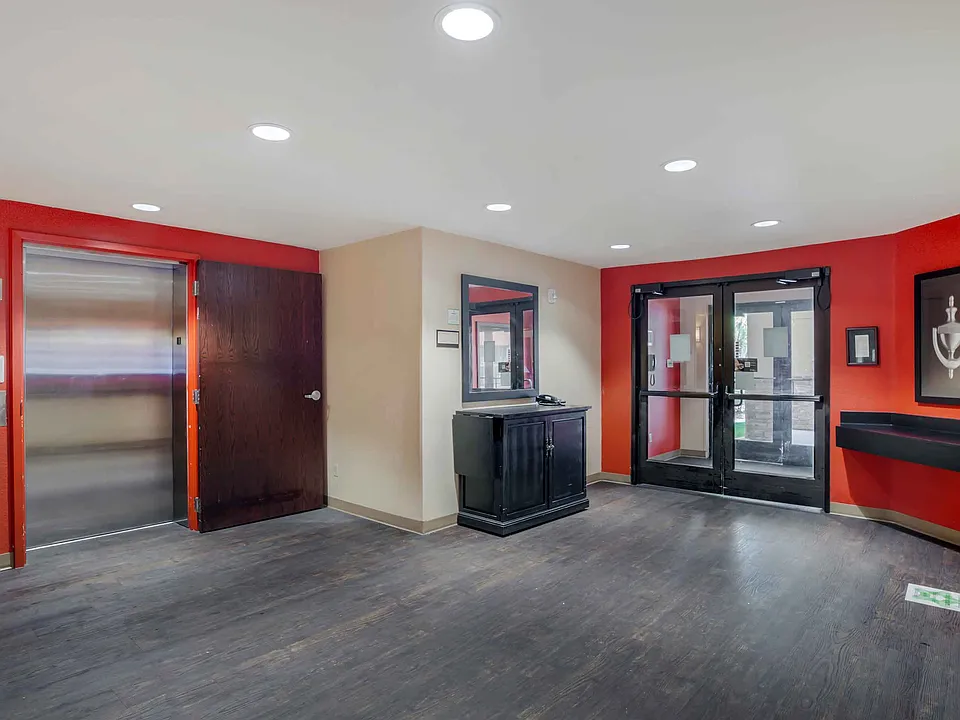 Lobby and Guest Check-in