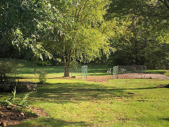 Large fenced in back yard. Plenty of privacy!!