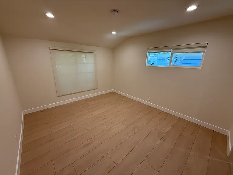 8841 Shoshone Ave — Photo 12