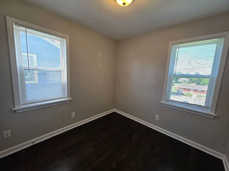 726 S Leonard St — Photo 10