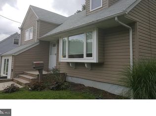 15 Shawnee Dr, Hamilton, NJ 08690