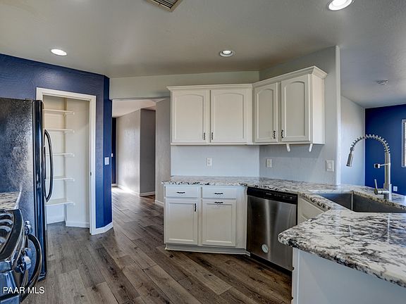 2nd image of 200 N Outback Rd