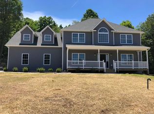 2 Coleman Dr, Campbell Hall, NY 10916