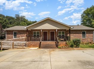 3447 Country Acres Dr, Maiden, NC 28650