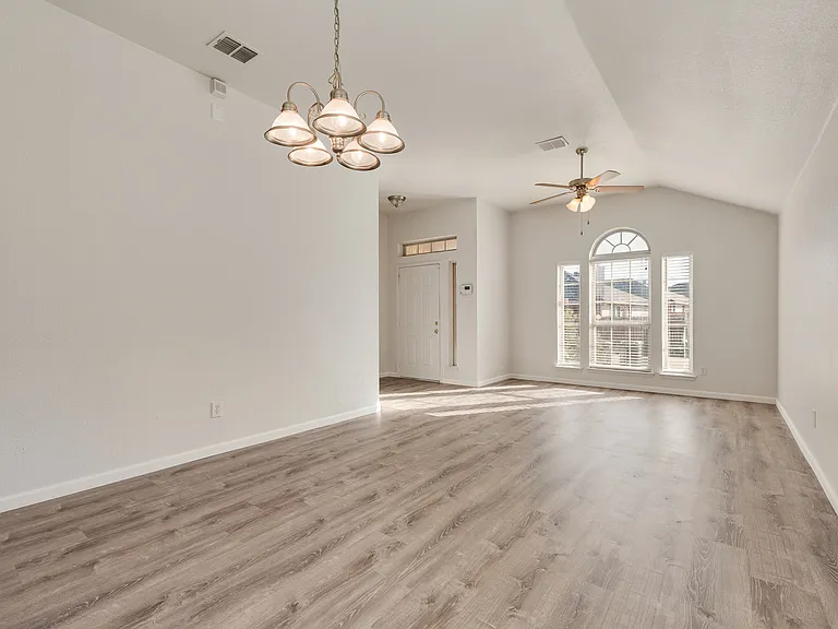 7437 Diamond Springs Trl — Photo 15