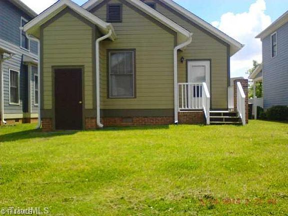 3rd image of 1821 Evans Dr