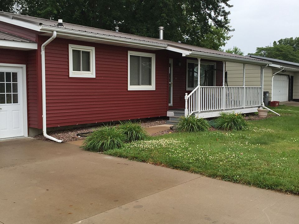 2nd image of 1521 Viking Ave