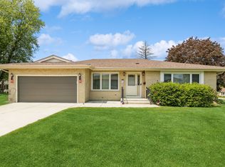 936 Wiltshire Dr, McHenry, IL 60050