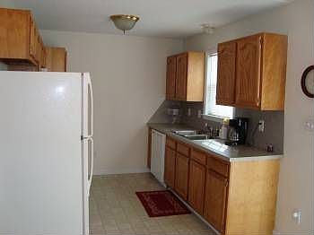2nd image of 826 Lakeview Dr