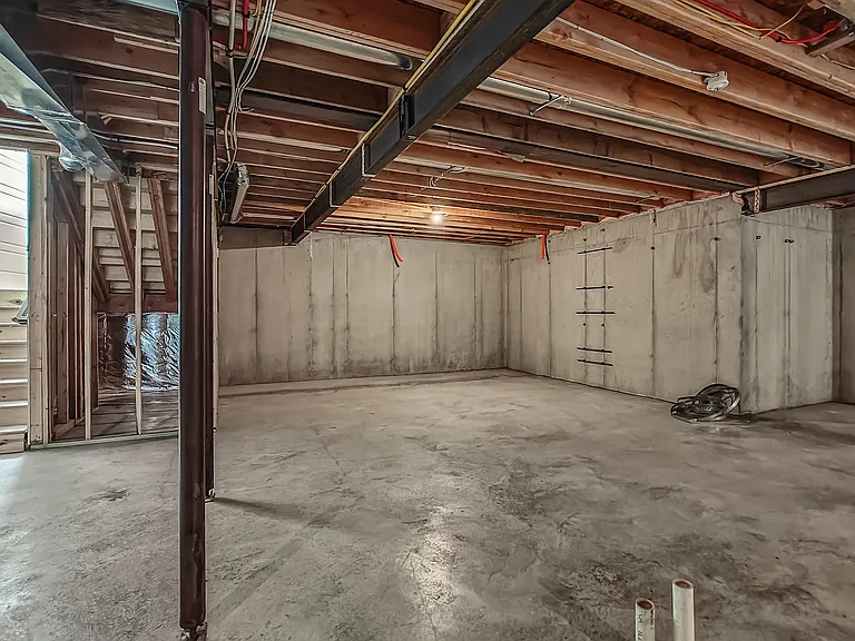 18336 Monrovia St — Photo 35