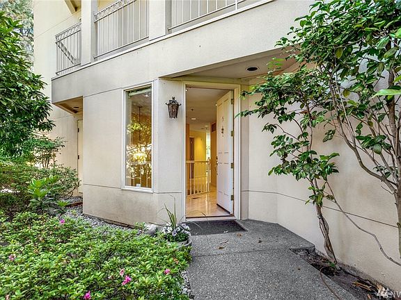 3rd image of 10000 Meydenbauer Way SE APT 5