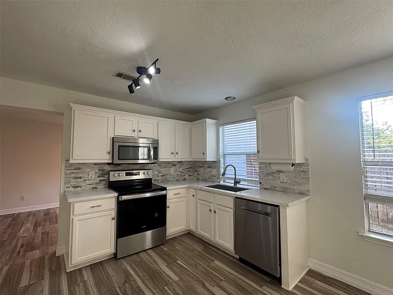 11927 Mule Springs Dr — Photo 3