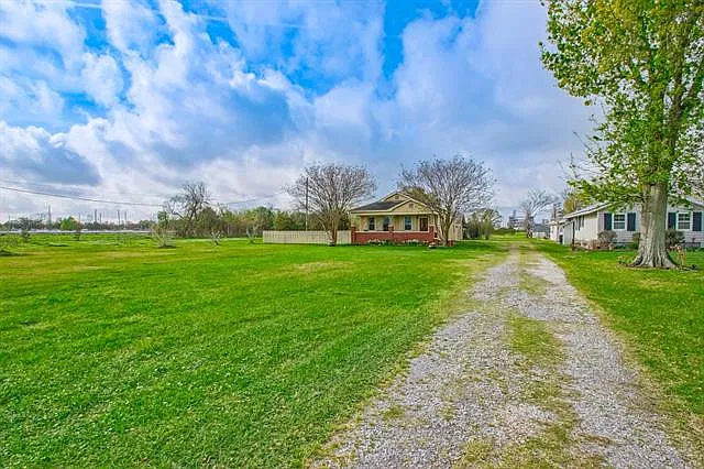 3 bed, 2.0 bath, 1186 sqft, $1,900 — Photo 4