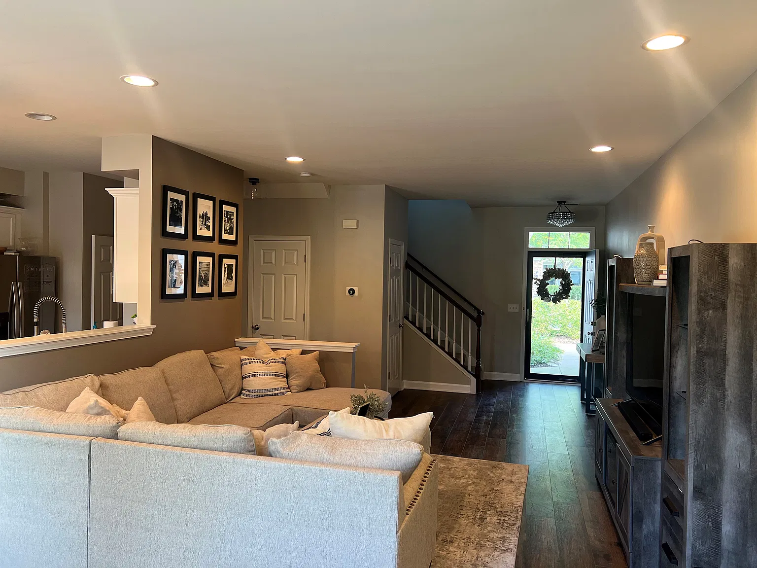 2 bed, 1601 sqft, $2,695 — Photo 3