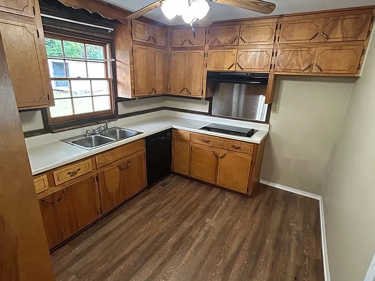 495 Becky Allen Cir — Photo 8