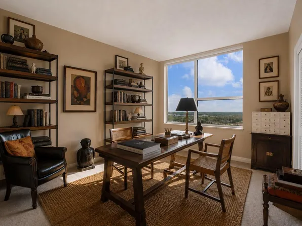15 Greenway Plz Unit 14F, Houston, TX 77046