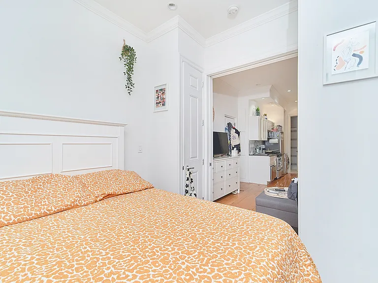 325 E 83rd St #1B — Photo 9