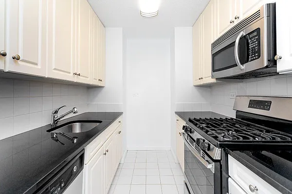 Rented by Living New York | media 12