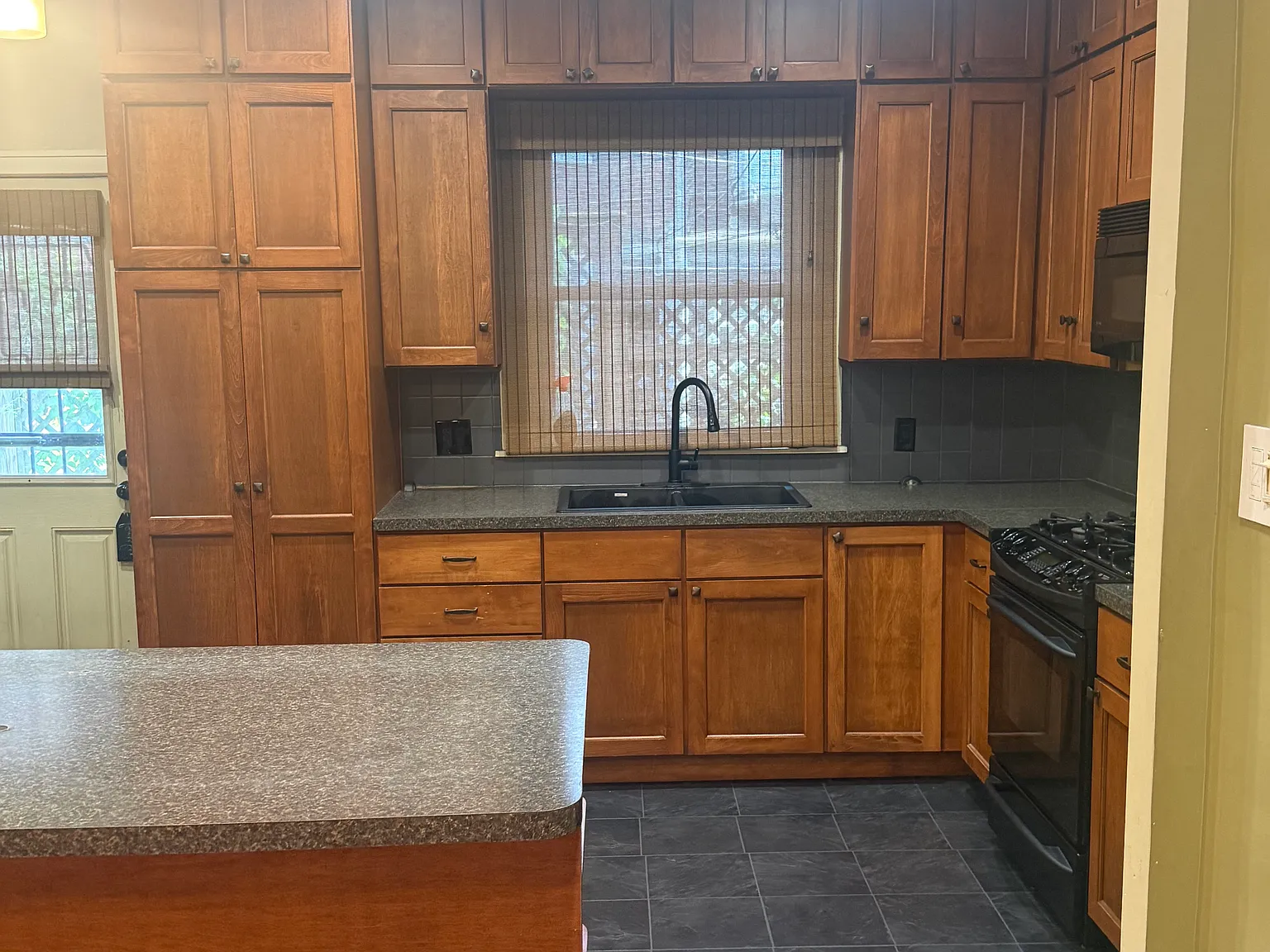 3 bed, 1400 sqft, $2,200 — Photo 4