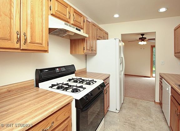 3rd image of 861 Catherine Ct