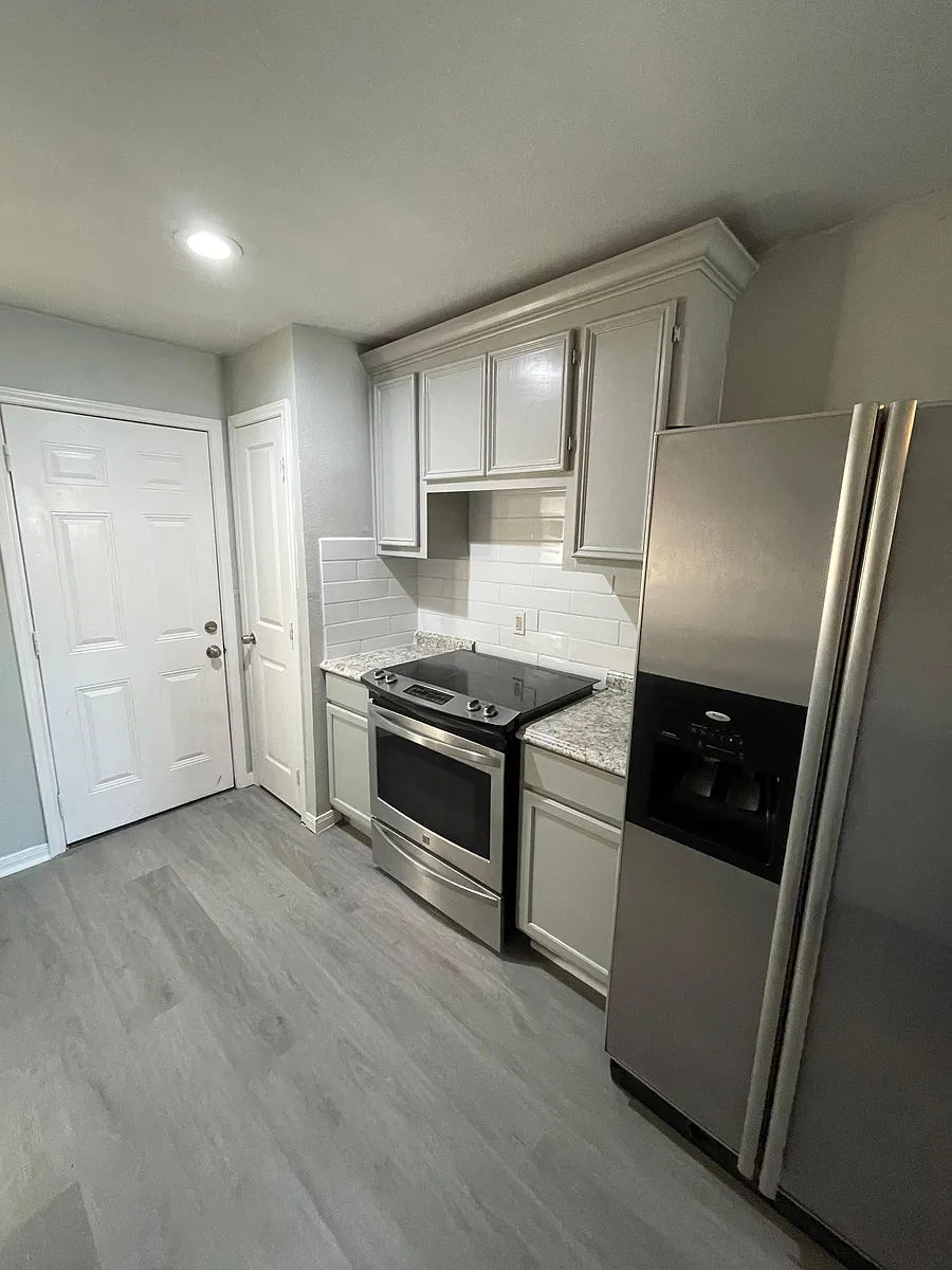 Building Photo - 5106 Wipprecht St #4