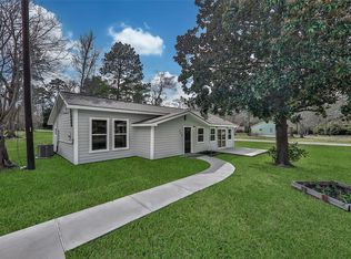 302 Commanche Rd, Montgomery, TX 77316