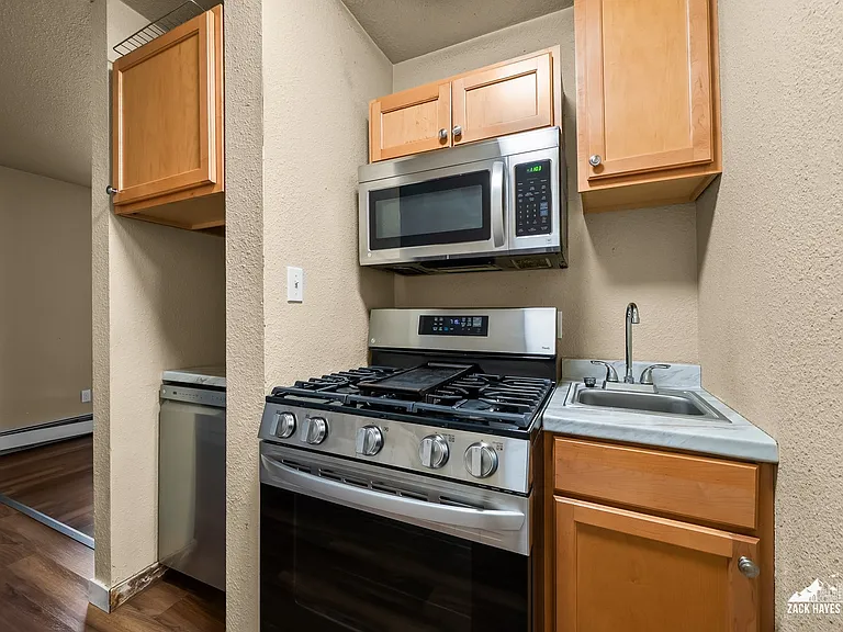 618 Gambell St #11 — Photo 33