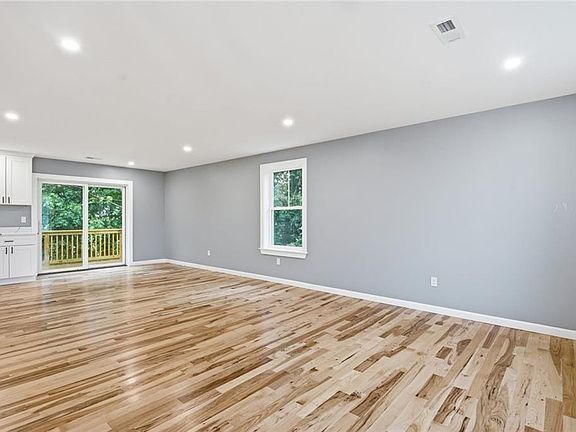 5th image of 8 Fairgreen Dr