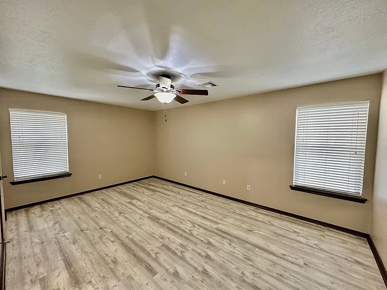 4 NW Havenshire Cir — Photo 17