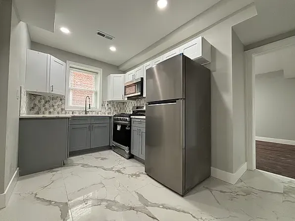 70-103 Circular Ave, Hamden, CT