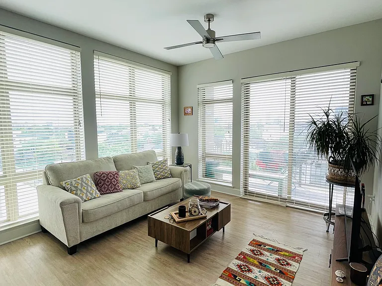 1321 Montrose Blvd #601 — Photo 10