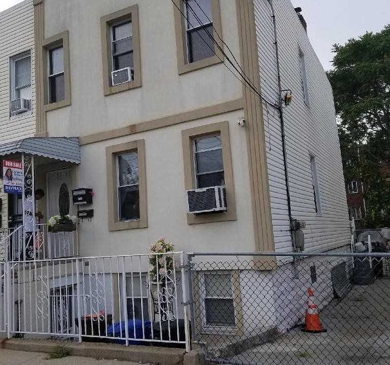 2nd image of 8153 102nd Ave