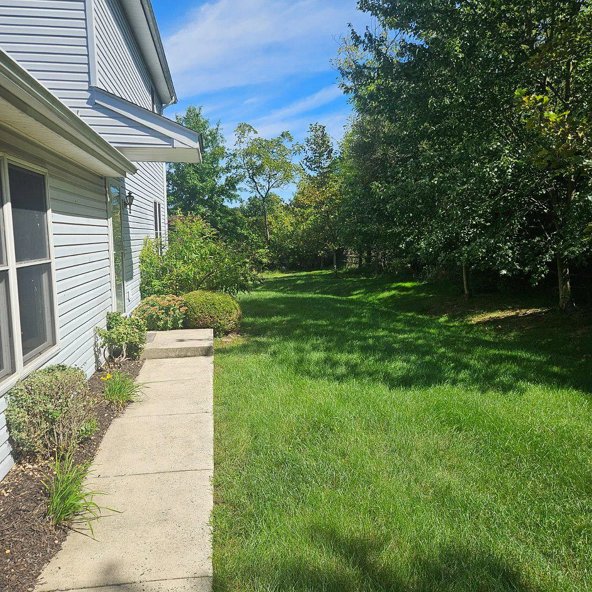 3 bed, 1.5 bath, 1392 sqft, $2,350 — Photo 3