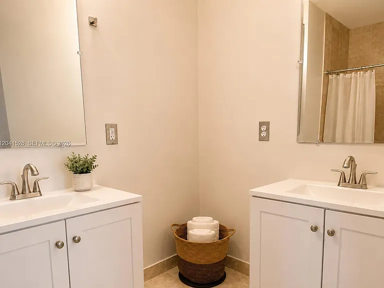 2100 Van Buren St #421 — Photo 11