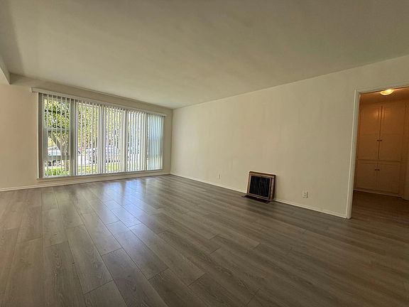 5th image of 1113-27 26th St #1121-1