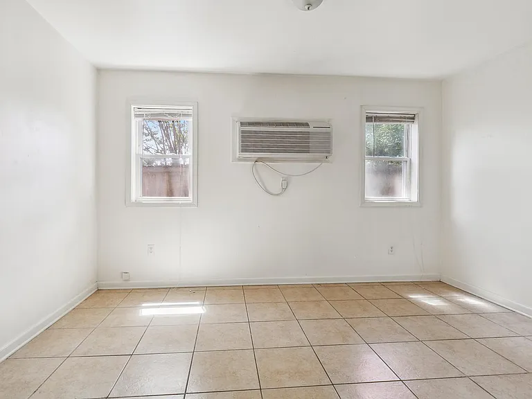 1118 Monroe St #4 — Photo 6