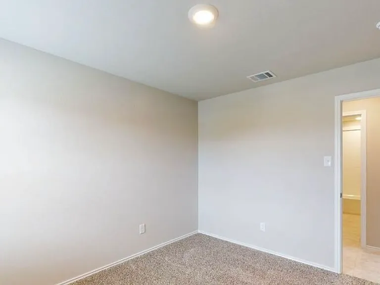 1261 Lindsey Dr — Photo 7