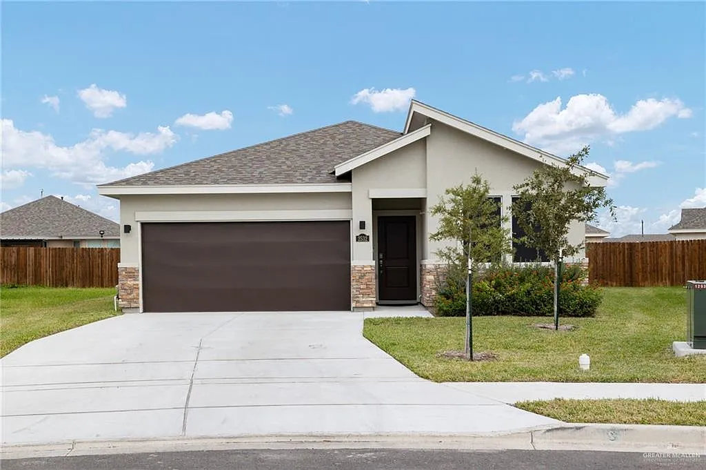 4 bed, 2.0 bath, 1609 sqft, $2,300 — Photo 1