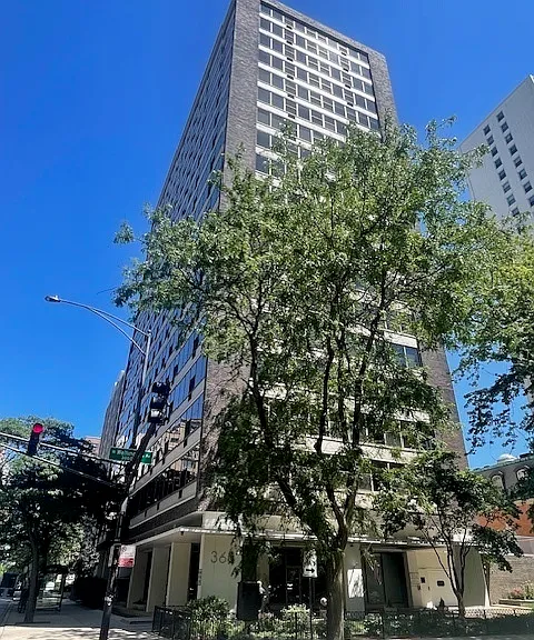 360 W Wellington Ave #13D — Photo 1