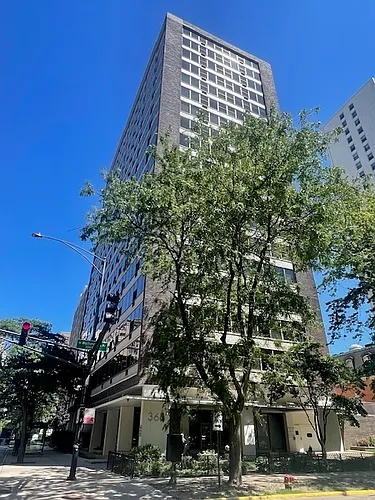 360 W Wellington Ave #13D Photo 1