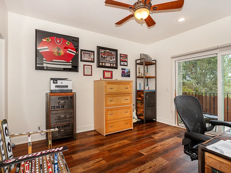 527 Liverpool Dr — Photo 12