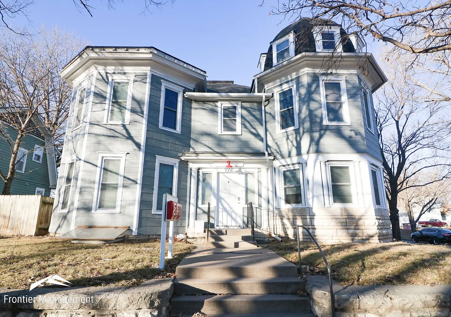 1000 Leavenworth — Photo 2