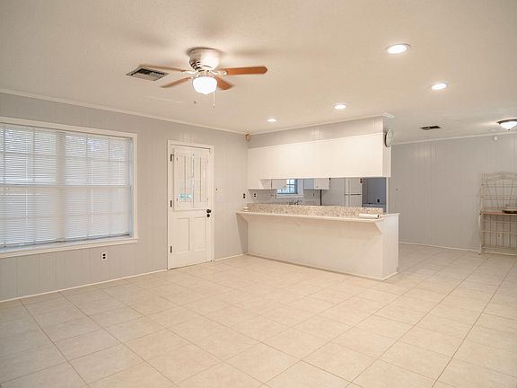 4th image of 111 Valencia Dr