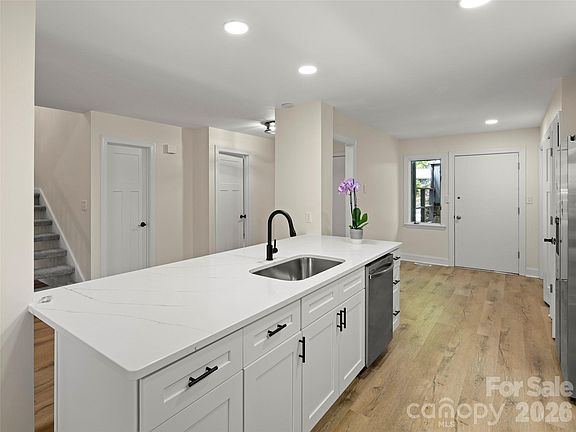 4th image of 203 Crowfields Dr