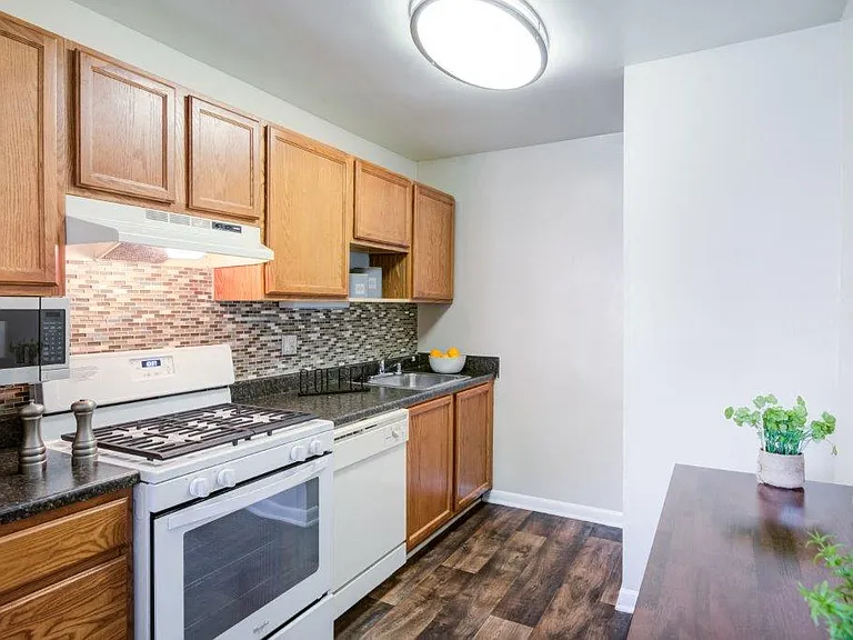 Cedar Creek Apartment Homes — Photo 2
